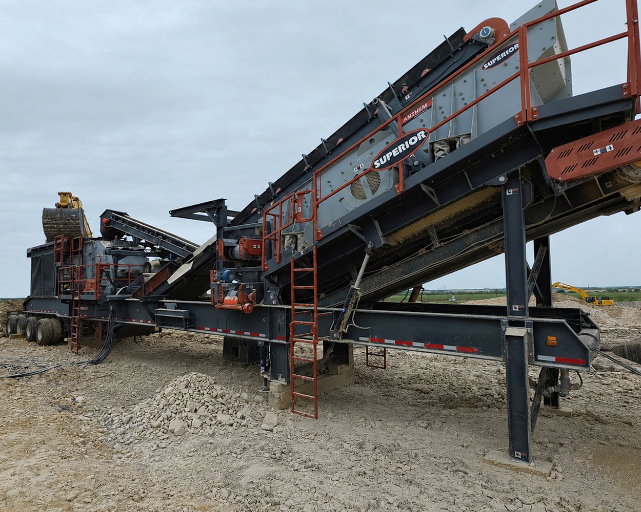 Superior portable crushing and screening plant processing aggregate at a jobsite, with an Anthem® Inclined Screen and multiple conveyors.