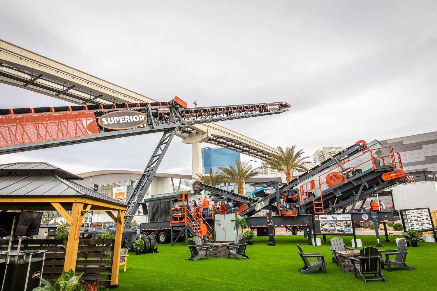 tradeshow floor full of people at Breakbulk Americas