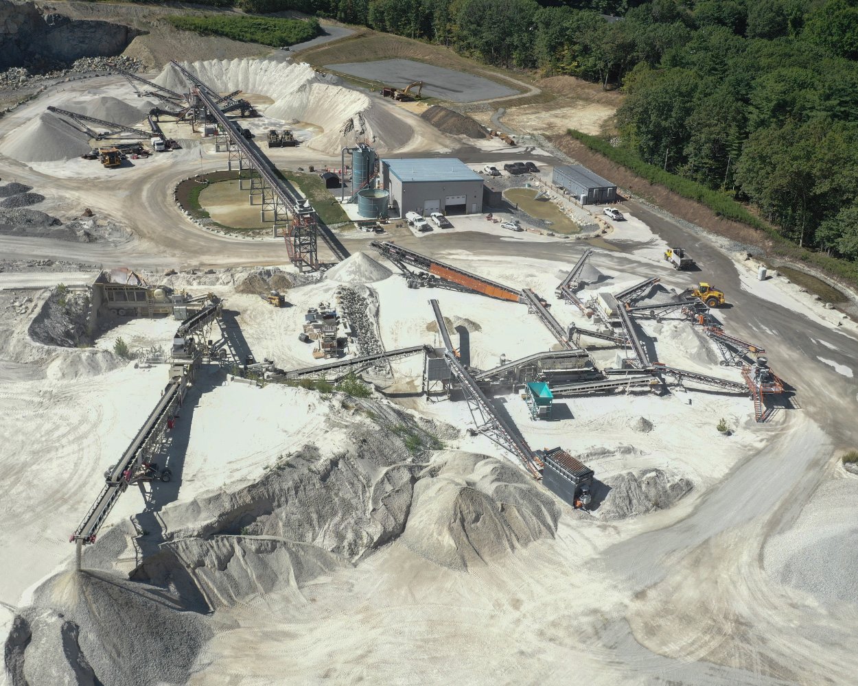 Aerial view of Onyx Corporation’s Sterling Pit showing closed-loop sand plant, conveyors, stockpiles, and material processing equipment in operation