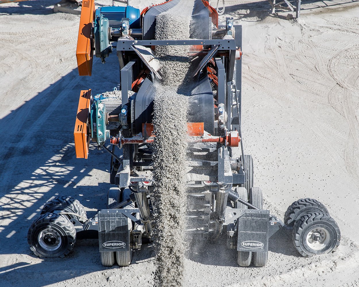 Telescoping radial stacking conveyor stockpiling aggregate material, improving efficiency and reducing rehandling at Onyx Corporation’s sand plant