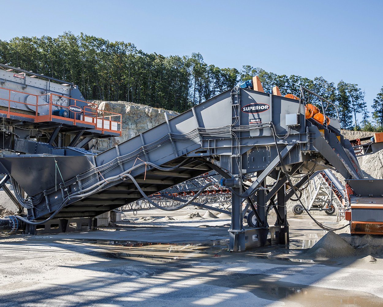 Superior fine material screw with dewatering screen removing moisture from manufactured sand, supporting closed-loop water recovery at Onyx Corporation’s plant
