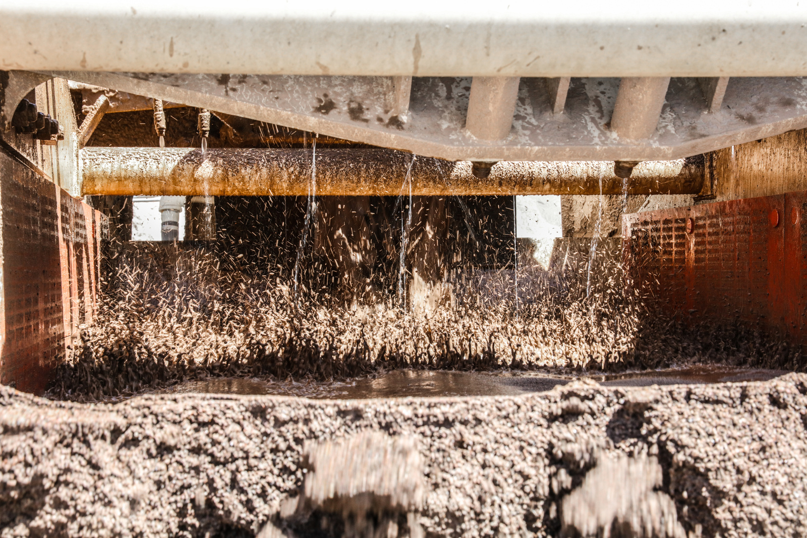 Spraybars on Dewatering Screen-1