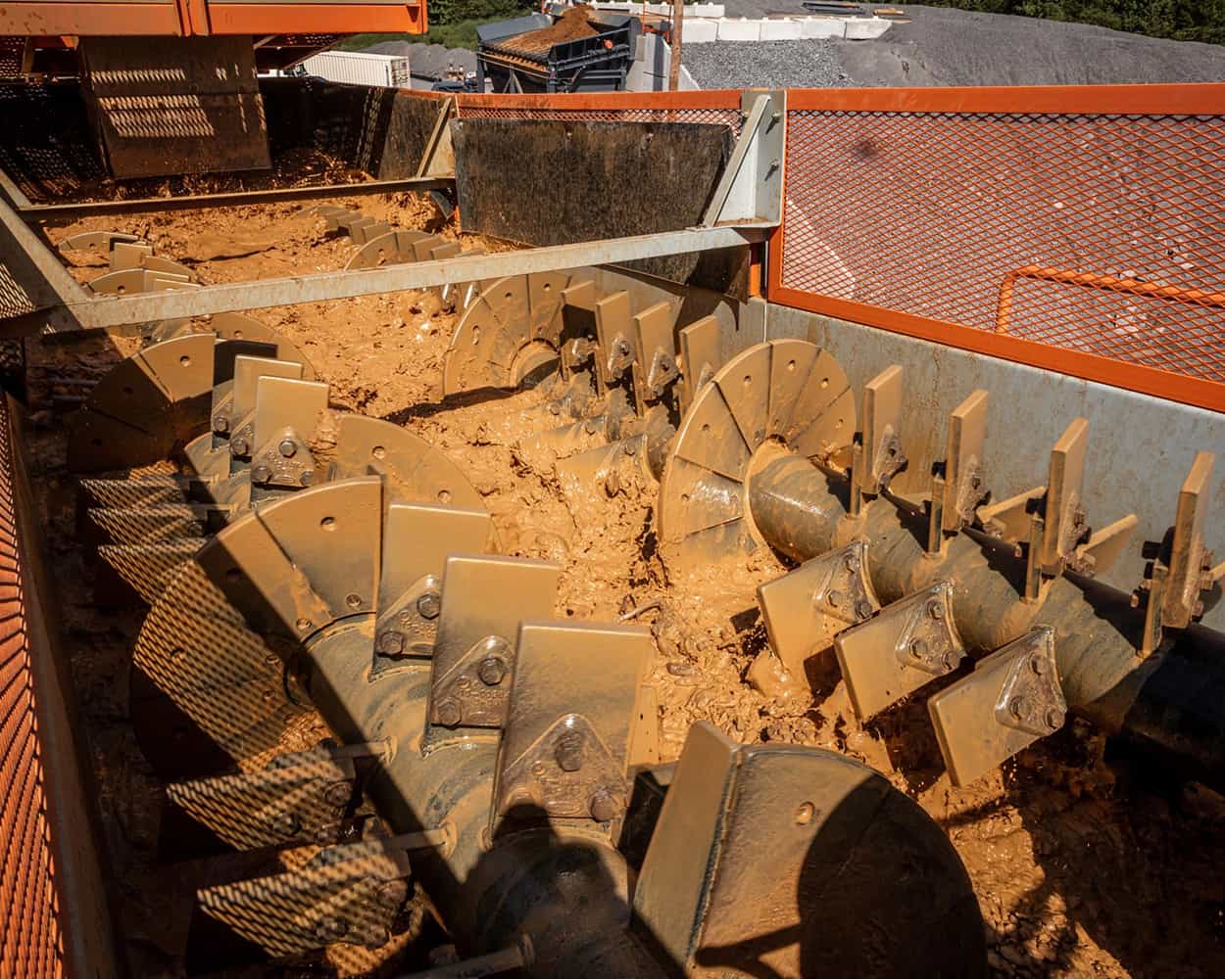 Twin-shaft blade mill scrubbing sand and aggregate at Hoover in Old Hickory, Tennessee