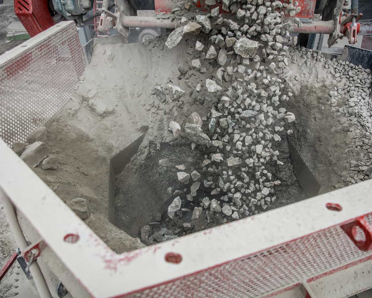 Daanen & Janssen close up of crusher feed