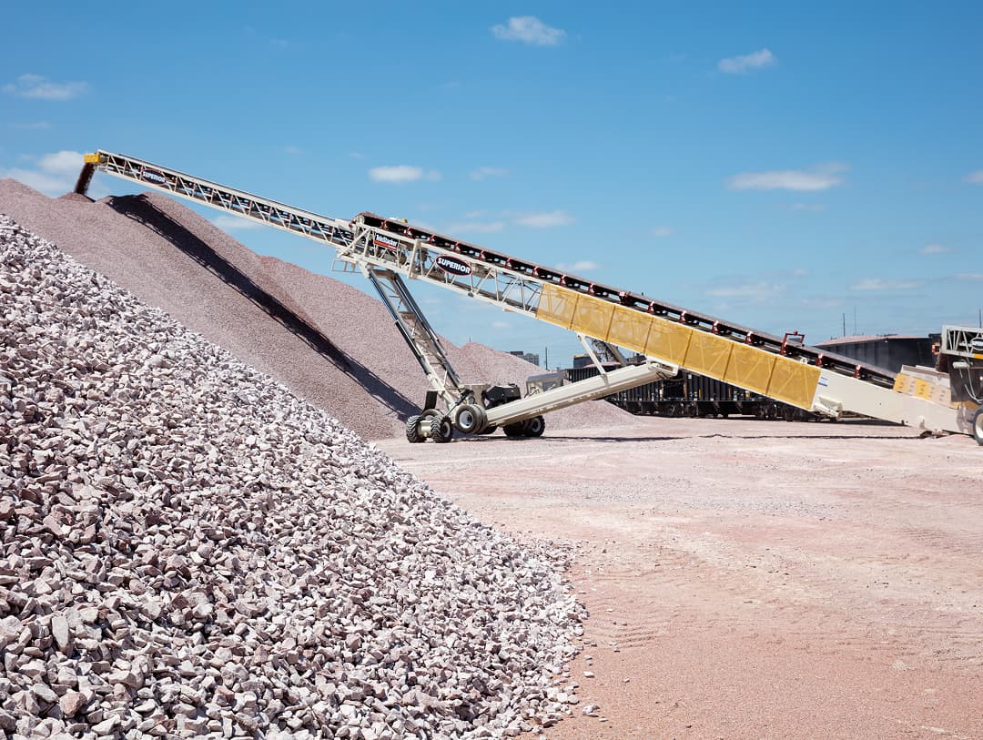 LG Everist using TeleStacker Conveyor for rail unloading