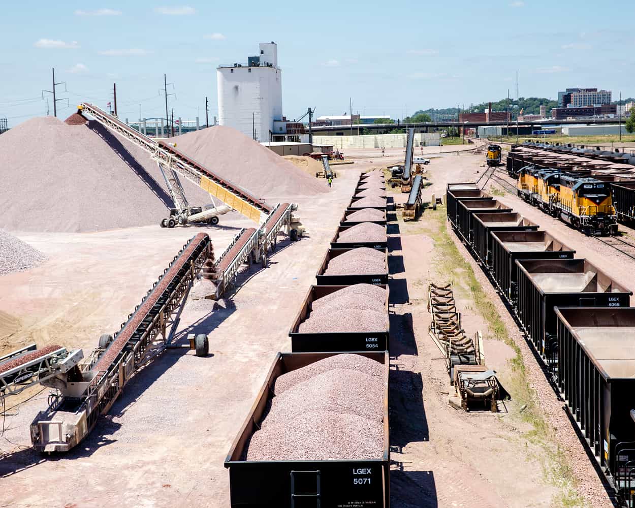 LG Everist using TeleStacker Conveyor for rail unloading