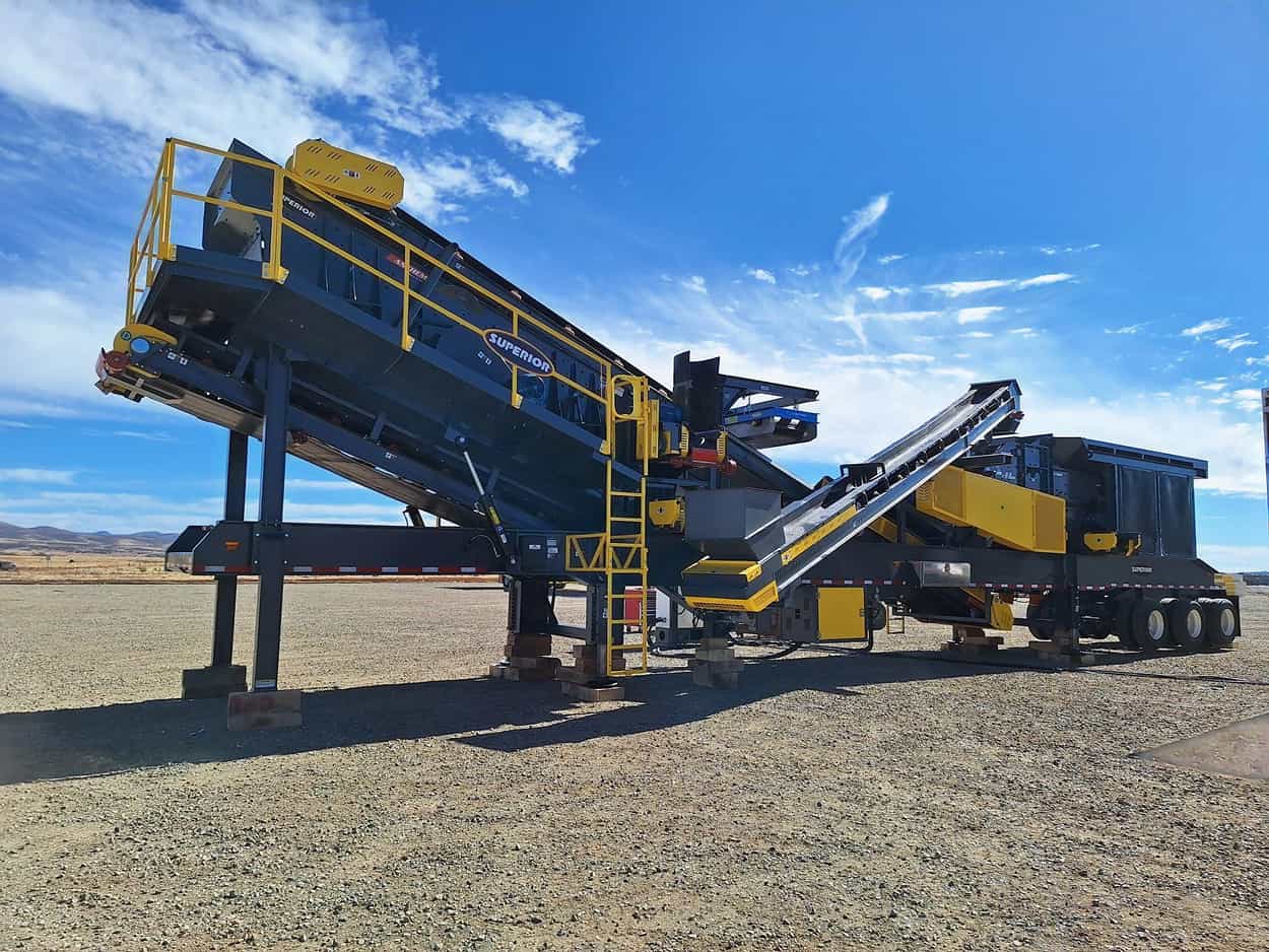 Anthem inclined screen integrated in 4250 closed circuit Sentry HSI portable plant