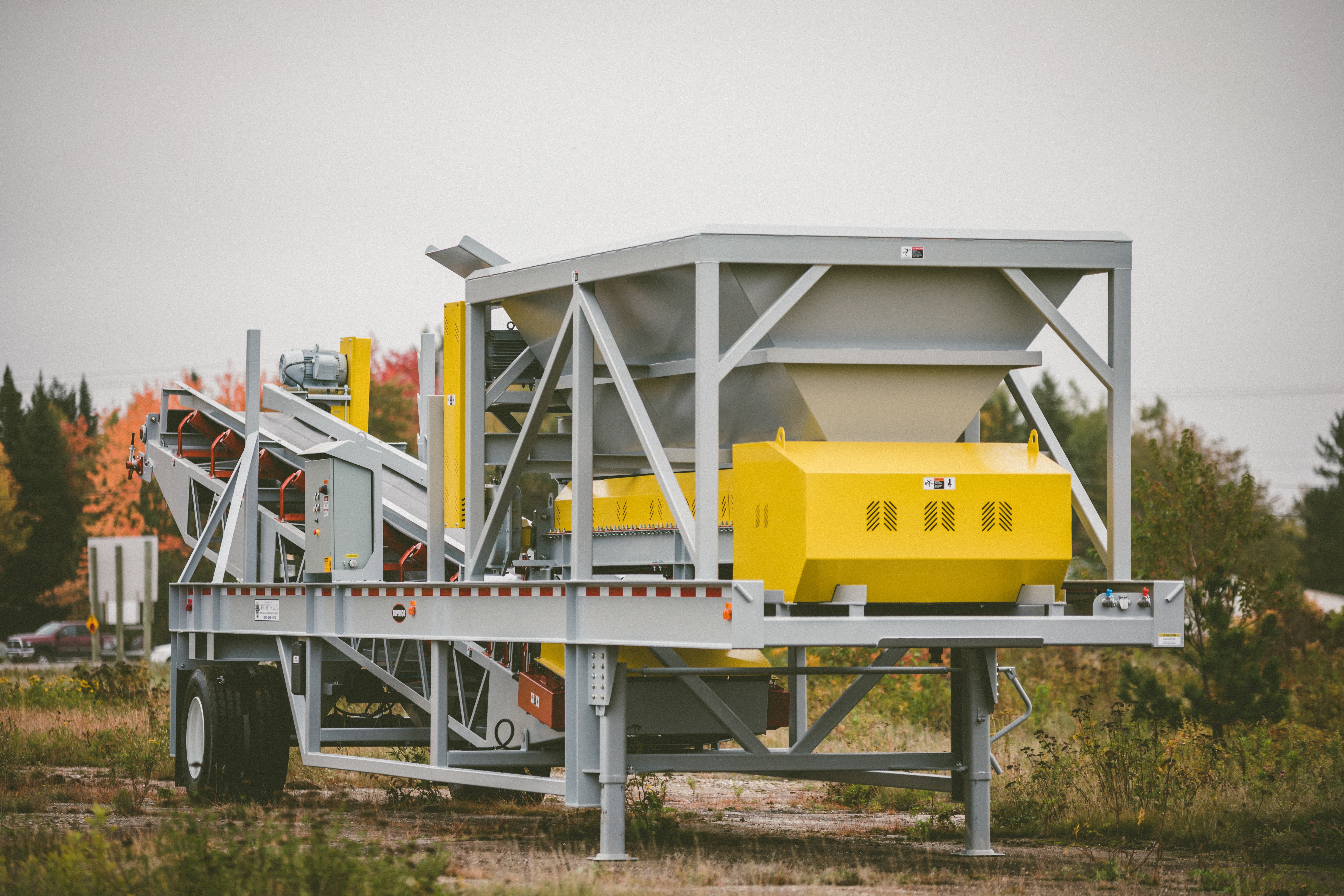 belt feeder feed hopper in Miramichi 2018-10_016