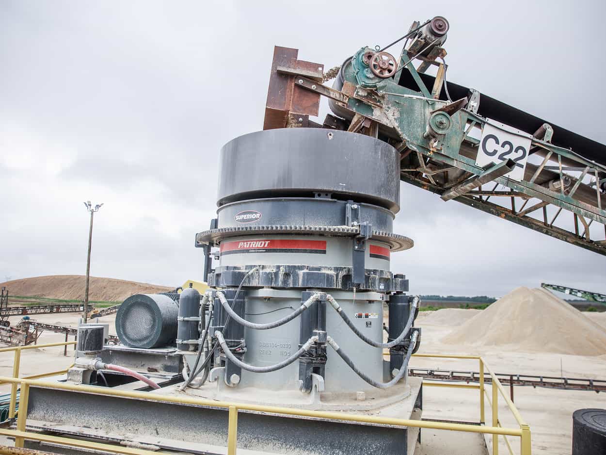 Patriot P400 Crusher in operation at Beverly Materials 
