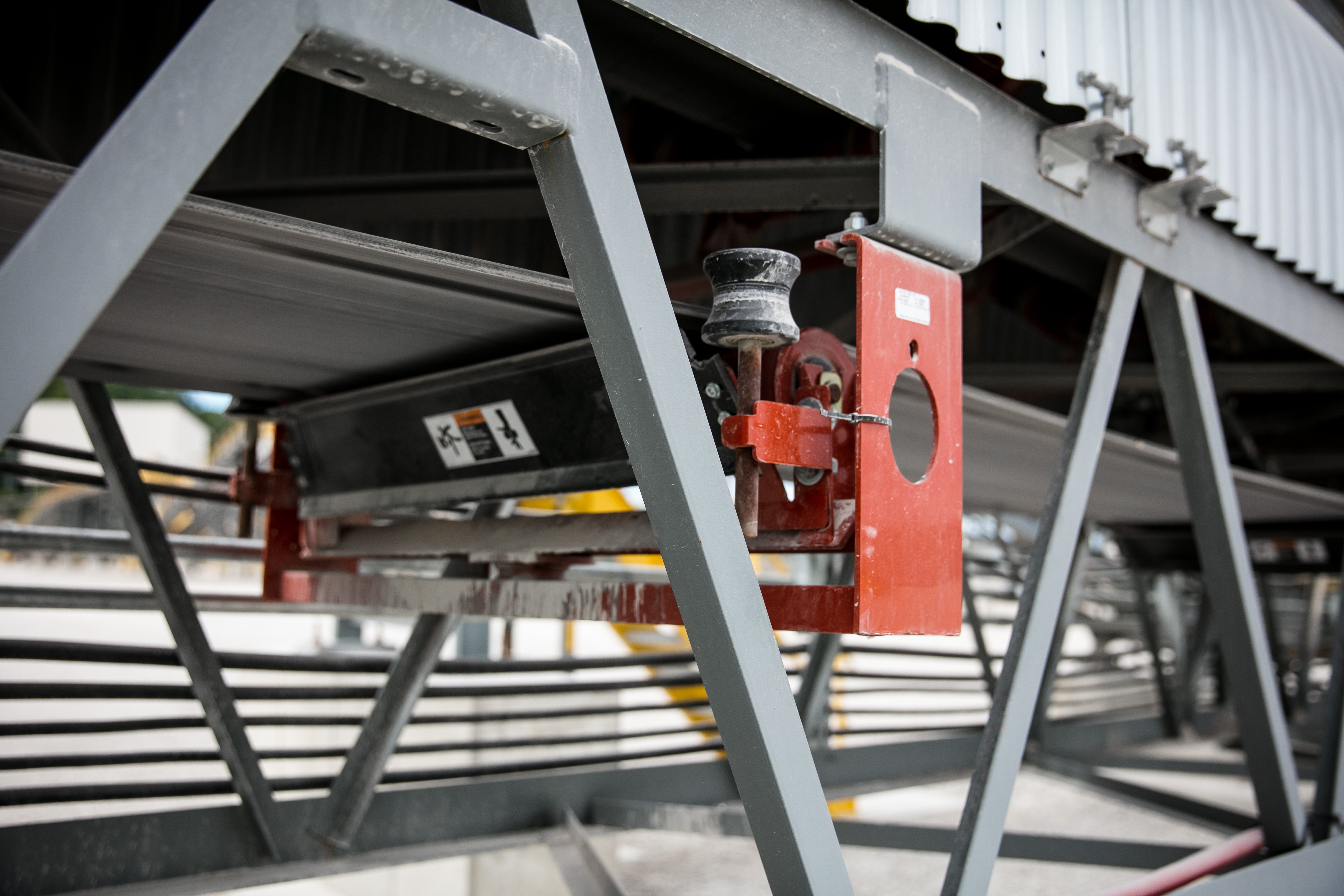 self-aligning return roll idler in Dupo IL