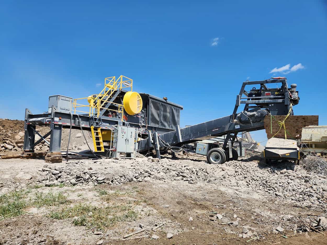 Superior Liberty Jaw Plant with hydraulic toggle processing recycled aggregates at a mobile crushing site