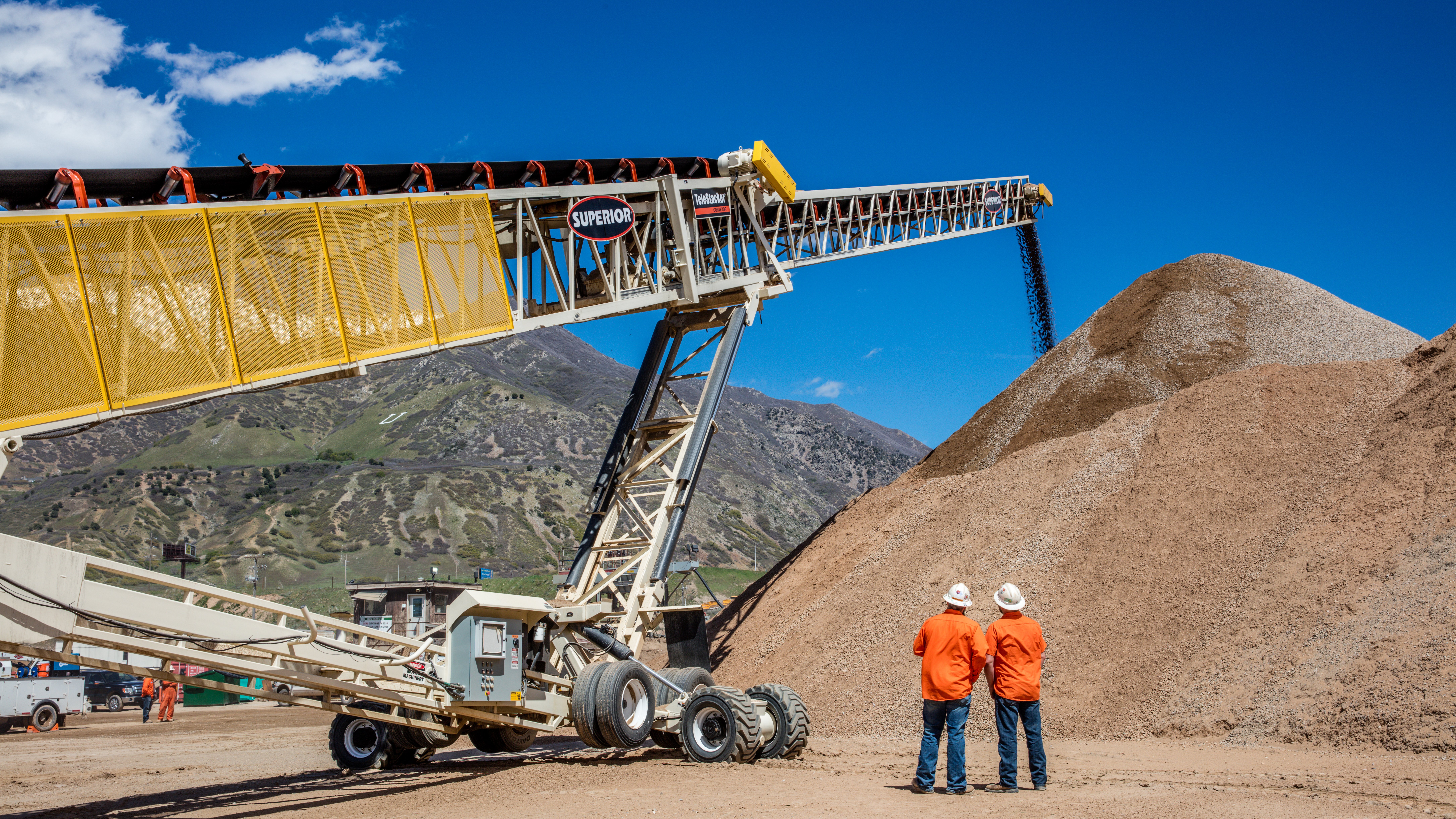 TeleStacker Conveyor make sand and gravel stockpile in UT