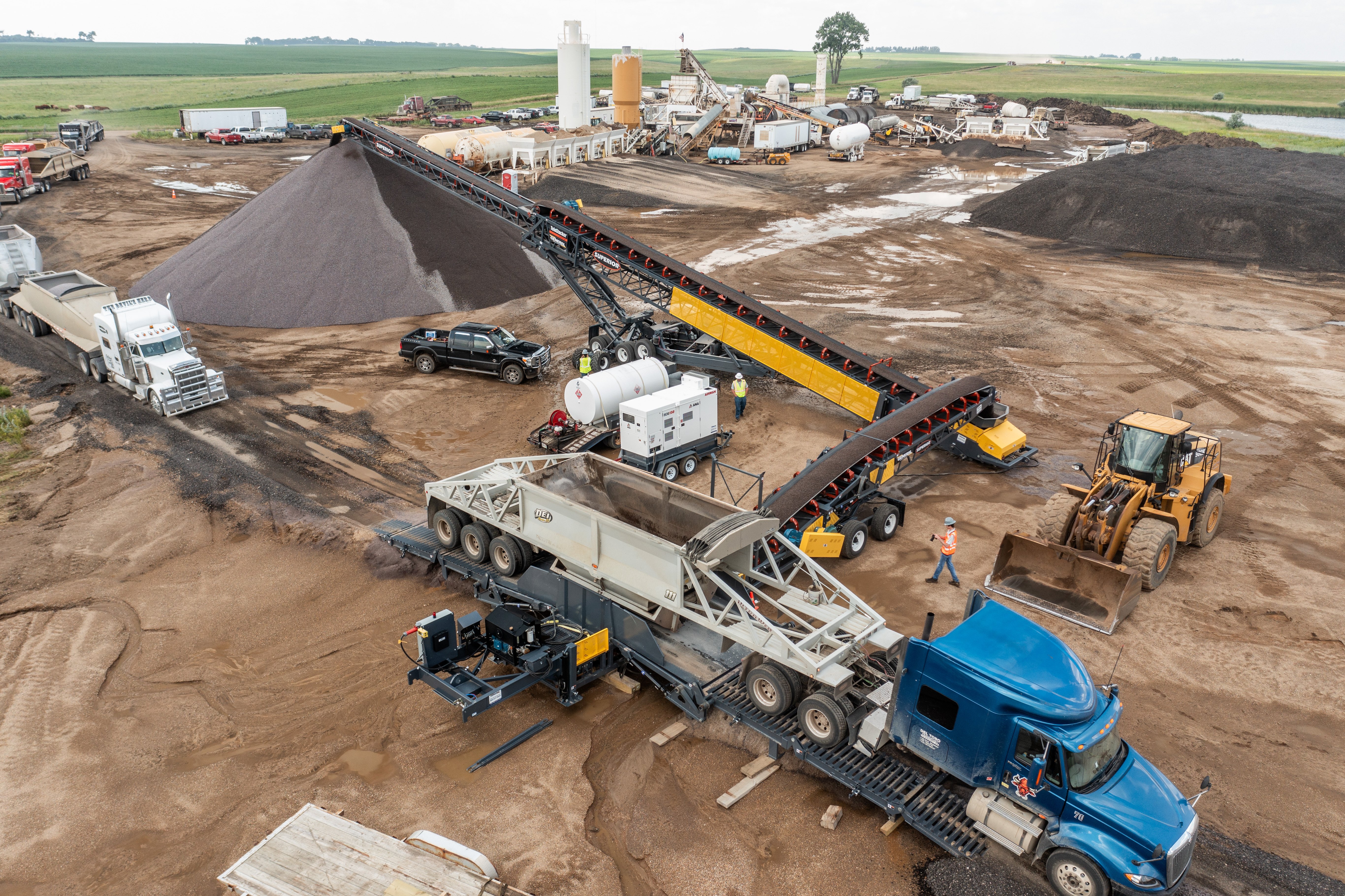 RazerTail Truck Unloader at VW Trucking in Garden City SD 7-17-2024_077