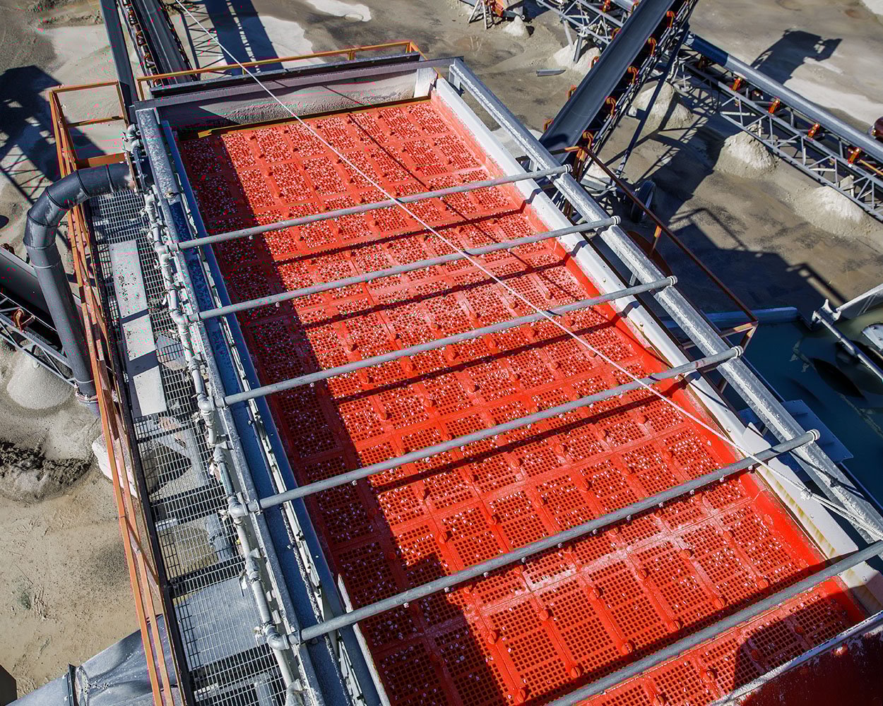 top of Superior® Guardian® Horizontal Screen in operation  