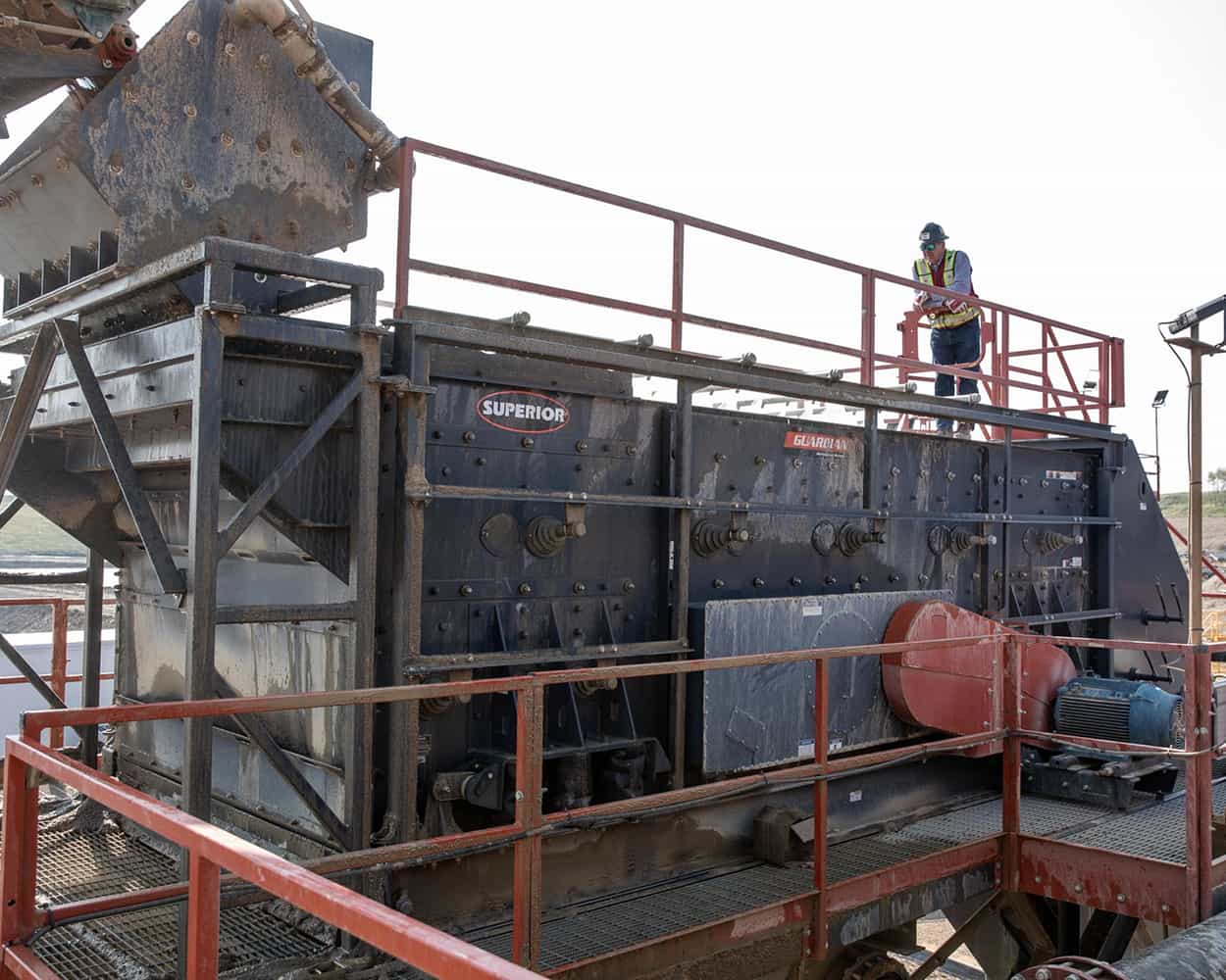 Guardian® Horizontal Screen triple-shaft model in operation at Calgary wash plant with operator monitoring feed
