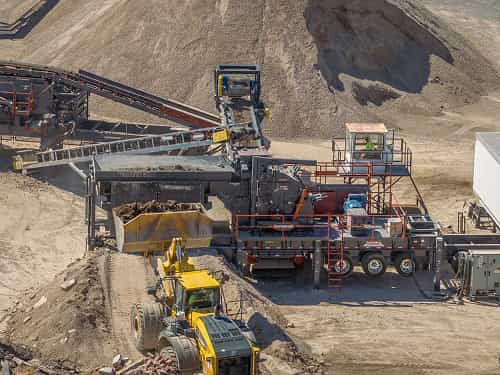 Sentry® HSI portable plant in operation fed by a payloader at quarry site