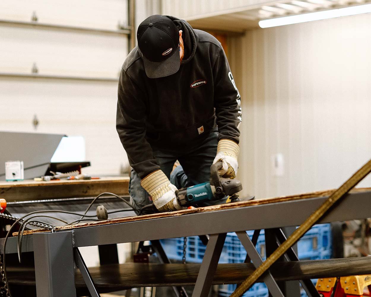 shop employee fabrication 01