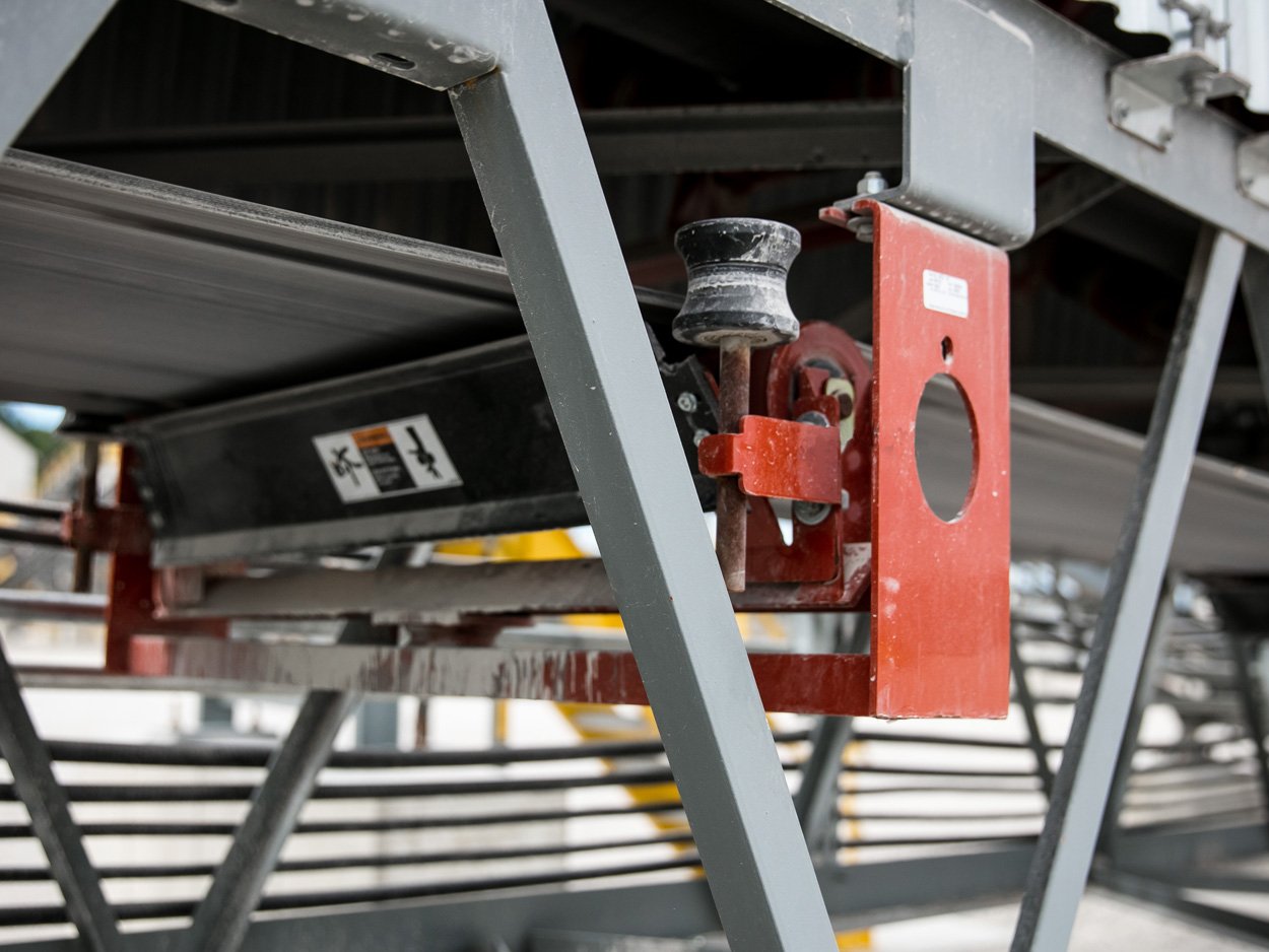 self-aligning return roll idler in Dupo IL