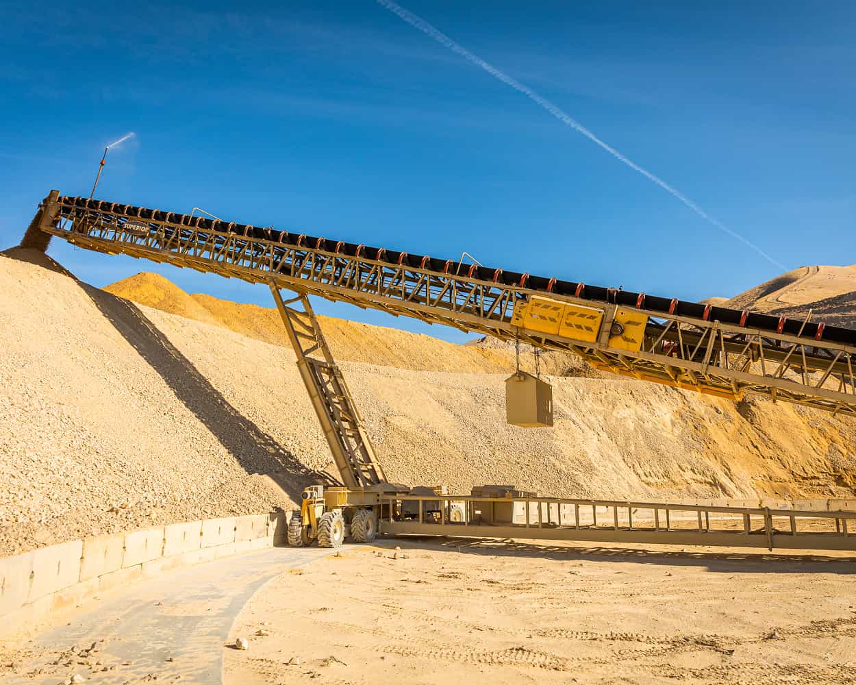 Geneva Rock in Draper UT radial stacking conveyor