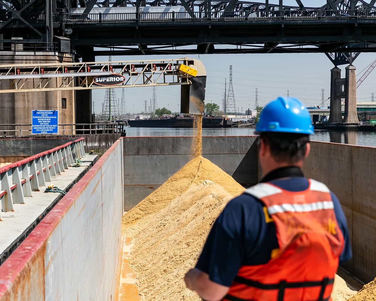 Gotham Aggregates in Newark NJ TeleStacker Conveyor remote control barge loading