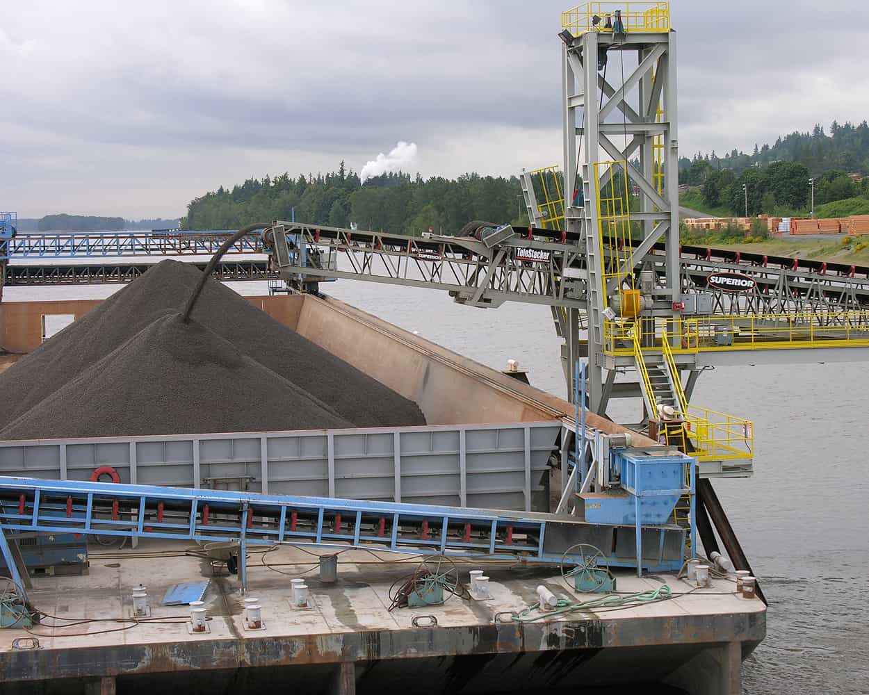 Knife River barge loading in Oregon