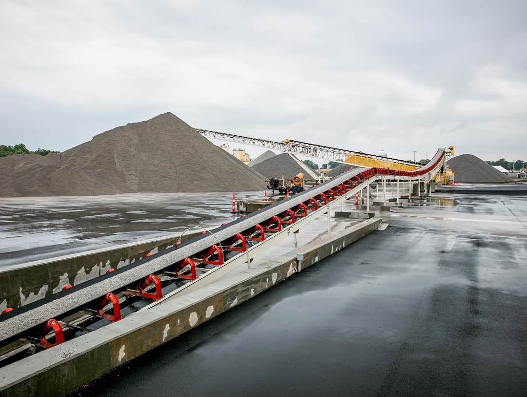 Scotty’s Contracting railcar unloading with TeleStacker® Conveyor