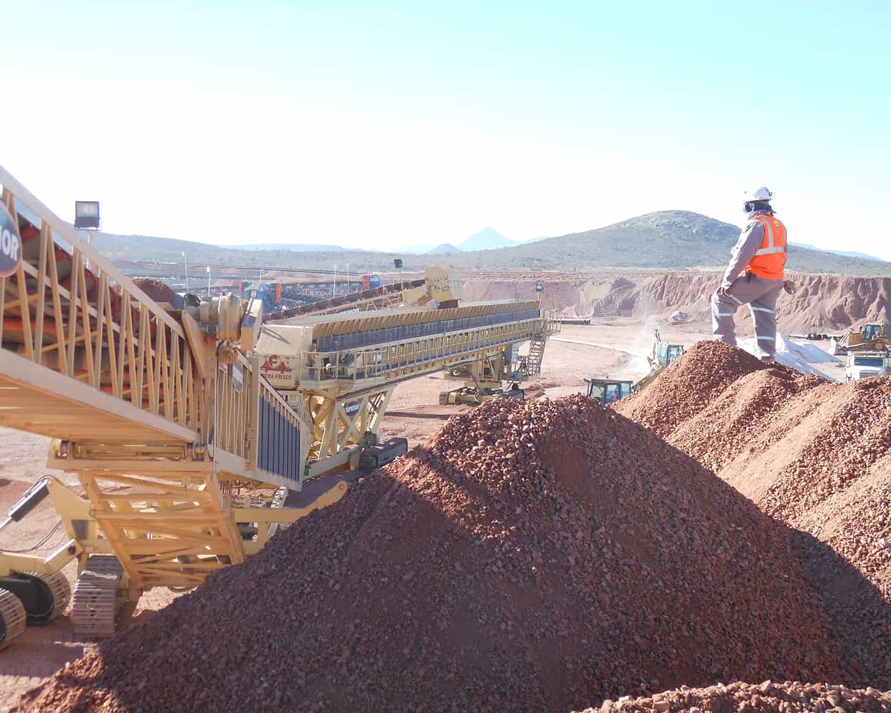 Heap leach conveyors