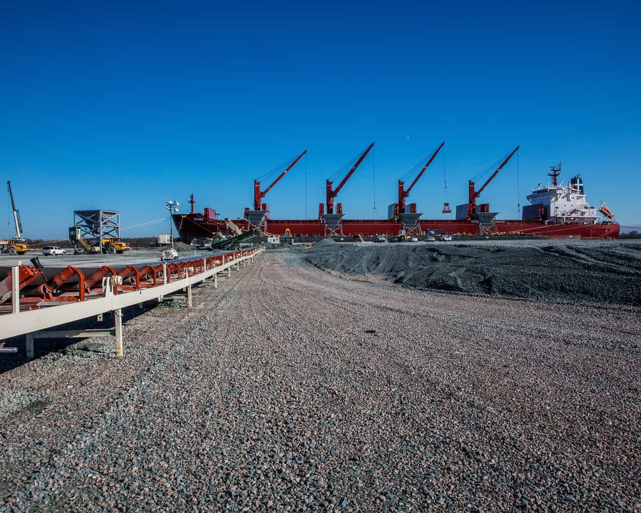 Trailblazer Conveyor at Carver Company loading a ship