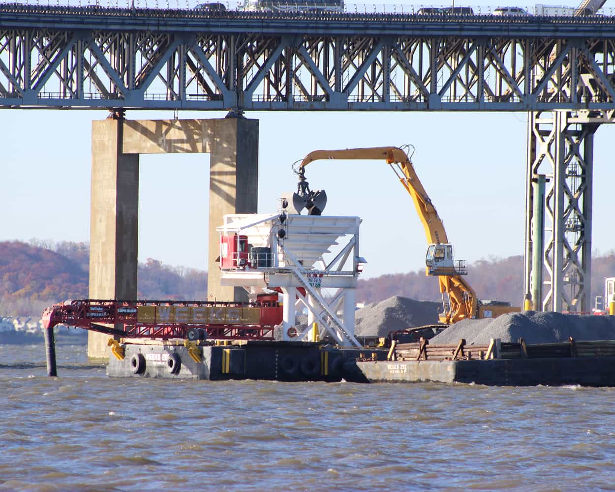 Weeks Marine using dredge to unload barge to TeleStacker Conveyor