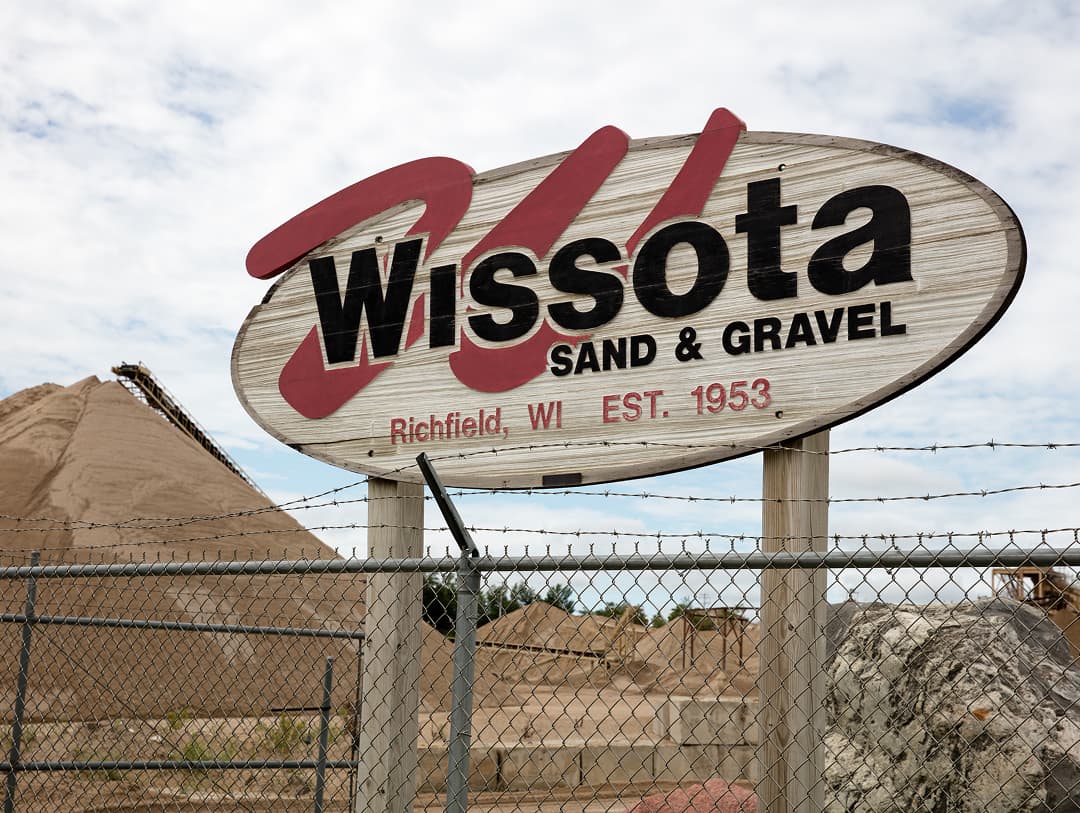 Wissota Sand entrance sign to pit