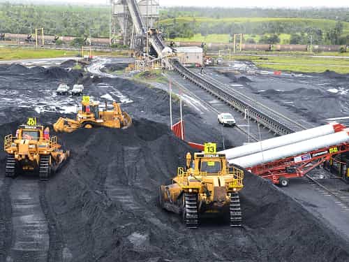 Dozer Trap feeding overland conveyor in active quarry operation