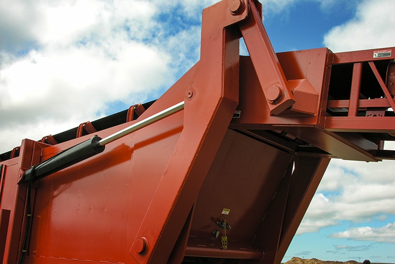 Optional Tail Hydraulic Fold | Superior Industries
