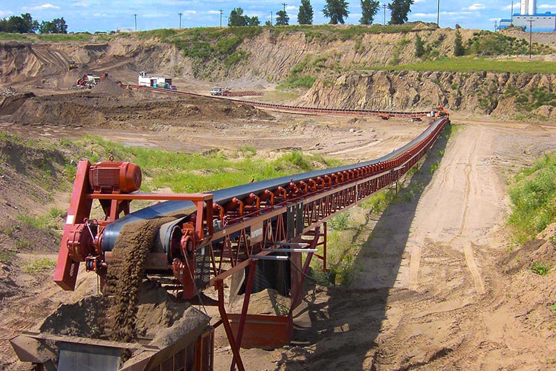 Material running on overland conveyor | Superior Industries