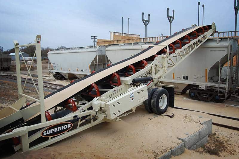 RazerTail Truck Unloader of Frac Sand | Superior Industries